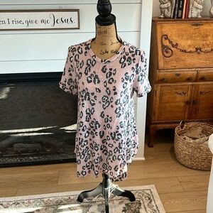 Entro top.  Sz.  M/L. Great condition.